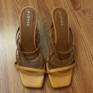 Alohas Strappy Heels. NEW
